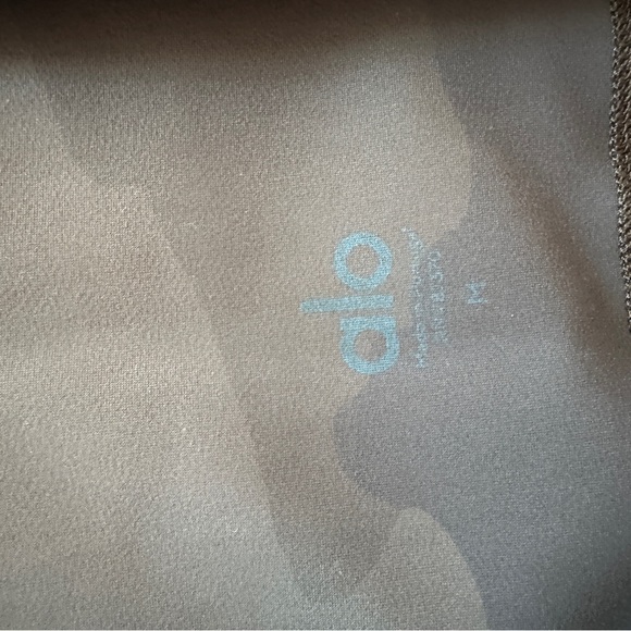 Alo Camo Leggings - Picture 4 of 7